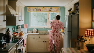 This Kitchen Backsplash Hack Instantly Ages Your Space by 100 Years (In the Best Way)
