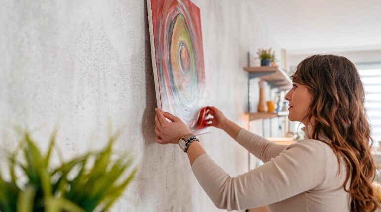 The Genius Wall Hack Every Renter Needs to Know (Uses Just Paperclips) Apartment Living Bathroom Organization DIY Cleaning Home Decor Rental Hacks Wall Art