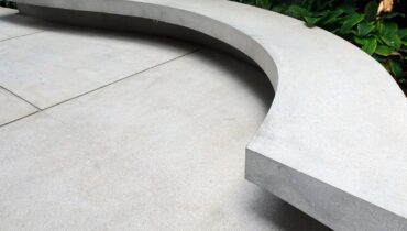 “Why This Garden Designer Never Uses Wood Benches Anymore (The Reason Will Surprise You)”