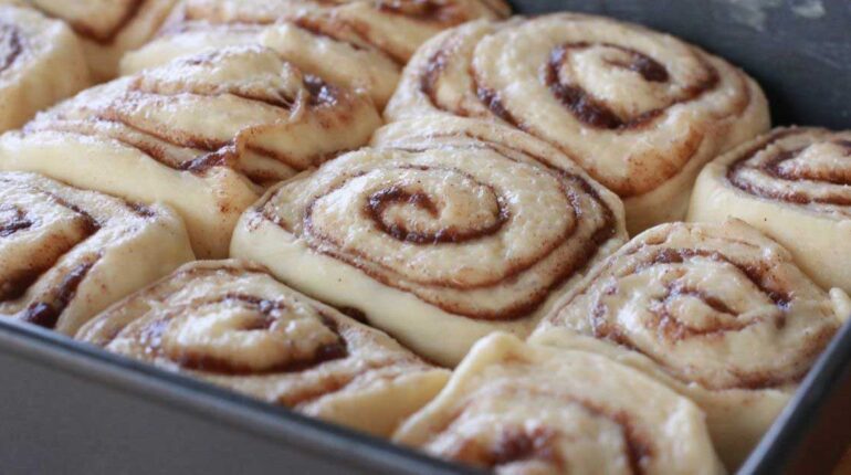 The Easiest Homemade Cinnamon Rolls: Bakery-Style Flavor in Your Own Kitchen! bakery style cinnamon rolls bread flour cinnamon rolls cinnamon roll dough cream cheese glaze easy cinnamon roll recipe homemade cinnamon rolls how to make cinnamon rolls