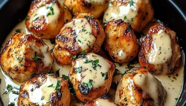 Grilled Chicken Bites with Creamy Garlic Sauce (Easy & Flavorful Recipe)