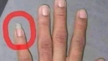 Why do some men keep their pinky fingernails long? Why do some men keep their pinky fingernails long?
