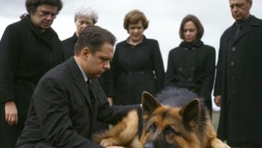 “Don’t Close It Yet…” The Dog Whispered With Her Eyes, Then Did Something No One Could Believe “Don’t Close It Yet…” The Dog Whispered With Her Eyes, Then Did Something No One Could Believe