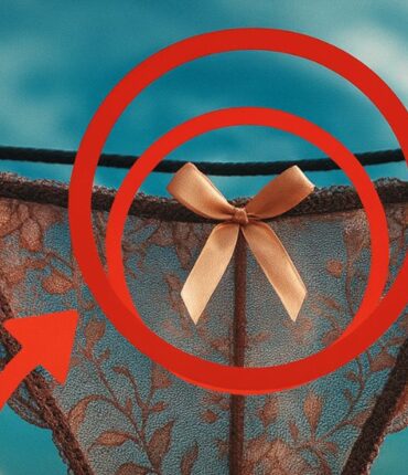 Understanding the Difference Between Panties With and Without Bows