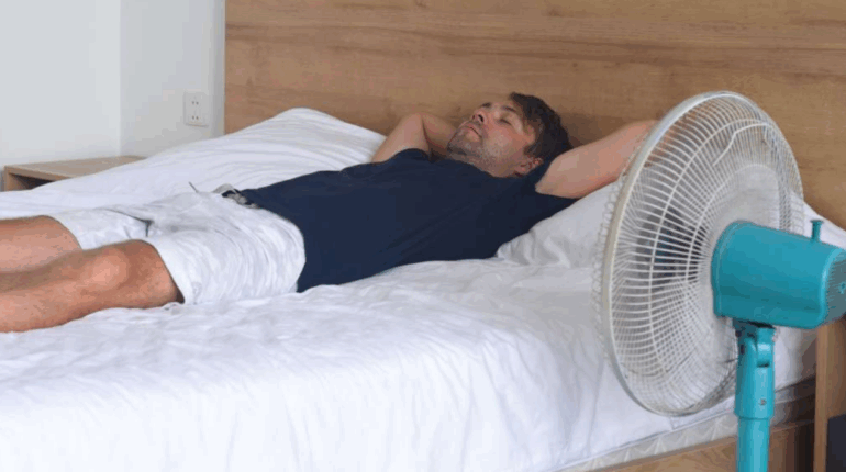 elderly sleep quality fan fan and arthritis pain fan causing dry eyes fan neck pain sleep fan respiratory issues fan side effects at night safe fan use for seniors seniors fan health seniors sleep environment sleeping with fan risks 