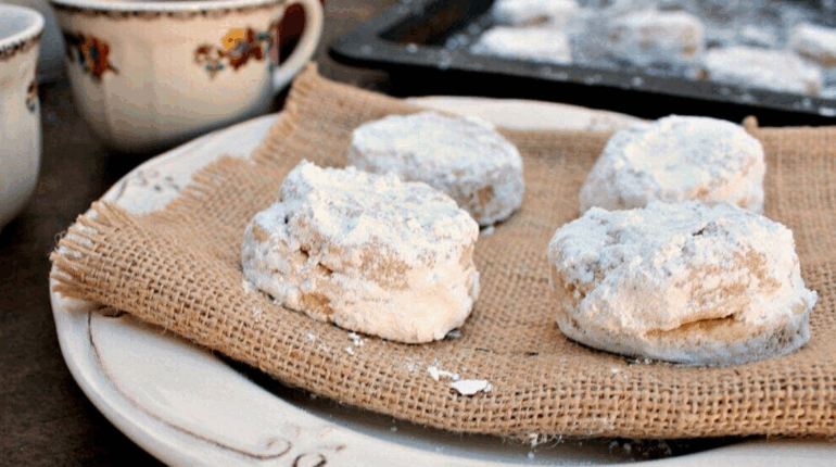best Christmas cookies Christmas cookie recipes flaky butter cookies homemade snowball cookies nevaditos recipe snowball cookies with lard Spanish baking recipes Spanish Christmas cookies Spanish snowball cookies traditional holiday cookies 