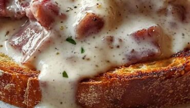Creamed Chipped Beef on Toast (SOS) – Easy, Creamy & Classic Comfort Food!