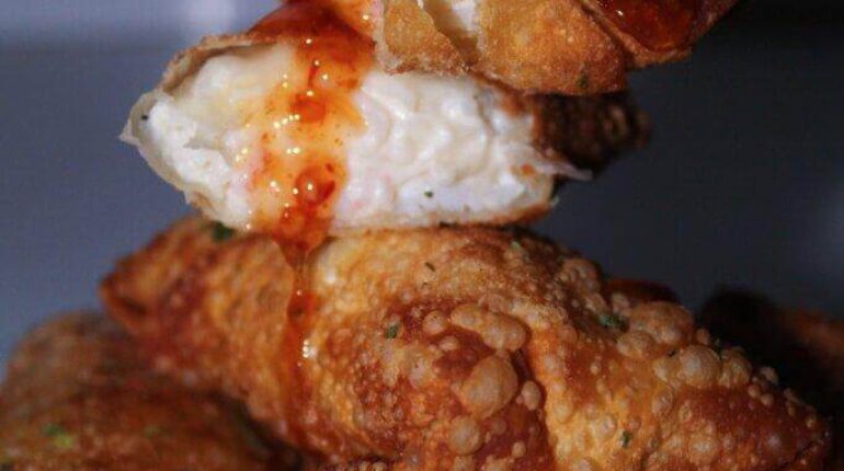 crab appetizer recipe crab party appetizers crab rangoon egg rolls crab rangoon with dipping sauce cream cheese crab rolls crispy fried egg rolls easy crab recipes golden fried crab rolls homemade crab egg rolls seafood appetizer ideas 