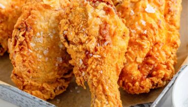 best fried chicken buttermilk fried chicken classic Southern cooking crispy fried chicken tips crunchy fried chicken method deep fryer chicken recipe easy fried chicken recipe fried chicken seasoning homemade fried chicken Southern fried chicken recipe 