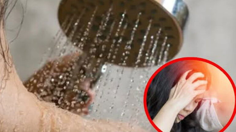 avoid bathing after eating bathing stroke risk blood pressure bathing advice cold water shock elderly stroke prevention health tips for bathing hot water circulation risk late-night shower risks safe bathing practices safe shower tips 