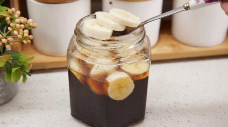 banana vinegar health benefits banana vinegar recipe Japanese longevity secret metabolism booster weight loss Murakami Shoko drink natural anti-aging remedies 