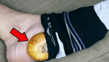 The Bizarre Bedtime Ritual That’s Trending: “I Sleep With This in My Sock Every Night…” The Bizarre Bedtime Ritual That’s Trending: “I Sleep With This in My Sock Every Night…”