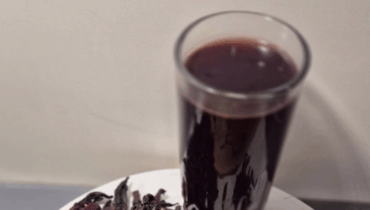 This herbal tea combo does something surprising to women’s hormones after 47…