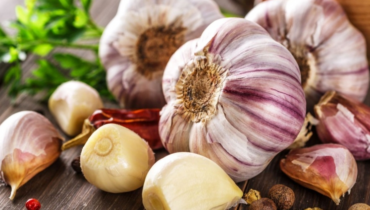 The Secret Reason Health Experts Are Eating Garlic Before Bed The Secret Reason Health Experts Are Eating Garlic Before Bed