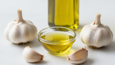 Spider veins: how garlic oil and onion slices naturally relieve blood circulation