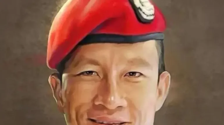 betrayal or sacrifice Cave rescue Heroism Navy SEAL Thailand Tham Luang Volunteer 