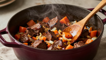 Beef bourguignon without wine: red vinegar, tomato and broth for a dish that is just as tasty