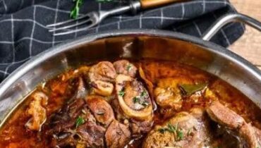 Ossobuco: How Italian chefs transform veal shank into tender perfection with wine, tomatoes and bone marrow Ossobuco: How Italian chefs transform veal shank into tender perfection with wine, tomatoes and bone marrow