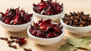 Hibiscus-clove infusion: why this morning routine appeals for digestive balance without miracle promises