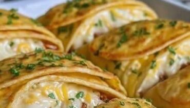 cheeseburger soup recipe cheesy ground beef potato skillet crab party appetizers Easy Recipes puff pastry hearts Savory Pastries 