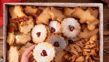 Homemade Hazelnut Christmas Cookies: 20-Minute Recipe Perfect for Kids and Gift-Giving Homemade Hazelnut Christmas Cookies: 20-Minute Recipe Perfect for Kids and Gift-Giving