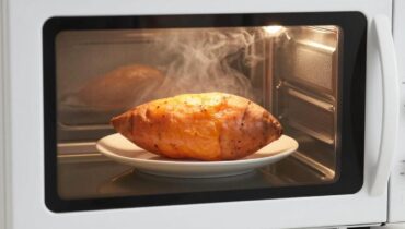Microwave sweet potatoes: the 8-minute express method for a melt-in-your-mouth result without oven or dishes