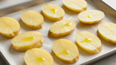 Baked potatoes: how this simple method preserves nutrients while cutting calories in half