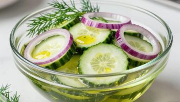 Marinated cucumber salad: apple cider vinegar and dill for a fresh side dish in 15 minutes