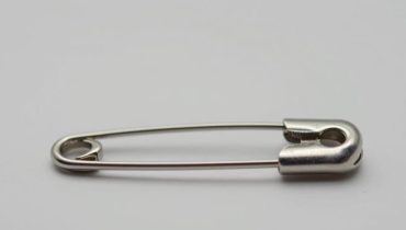 Safety pin: this little-known small hole multiplies its uses in sewing and storage