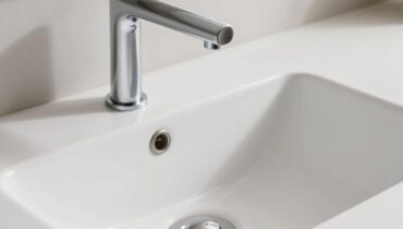 Sink: this second hole under the faucet is a safety system against overflows