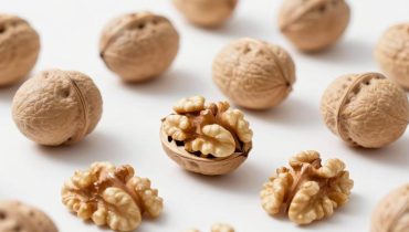 Walnuts: How 30g per day improves brain, heart, and microbiota according to science