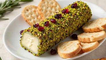 No-bake appetizer log: how the trio of fresh cheese, cranberries, and pistachios revolutionizes your holiday tables