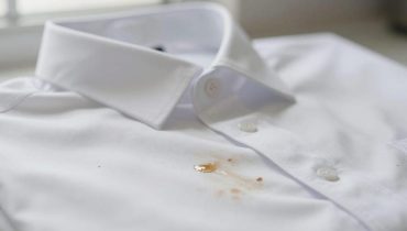 Embedded grease stains: the method that saved dozens of shirts after years of failure