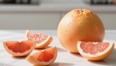 Pomelo gratin with crumble: the gourmet recipe that transforms the bitter citrus into a melting dessert in 50 minutes Pomelo gratin with crumble: the gourmet recipe that transforms the bitter citrus into a melting dessert in 50 minutes