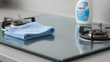 Glass cooktops: why cast iron and abrasive cleaners can destroy them