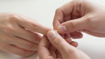 Brittle nails: the 5 nutritional deficiencies your body is demanding