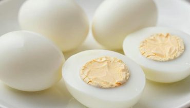 Hard-boiled eggs: why fresh eggs are harder to peel (and how to fix it) Hard-boiled eggs: why fresh eggs are harder to peel (and how to fix it)