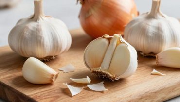 Onions and garlic: how two everyday vegetables support collagen production in your knees