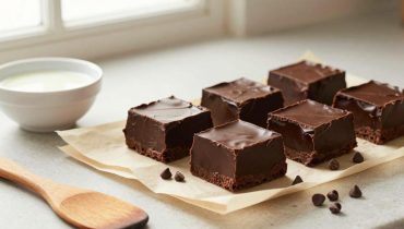 5-minute chocolate fudge: Paula Deen’s ultra-creamy recipe with only 4 ingredients