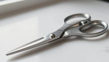 Kitchen shears: this serrated part hides a nutcracker, a bottle opener, and a jar opener