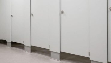 Public toilets: why the space under the doors is a matter of vital safety