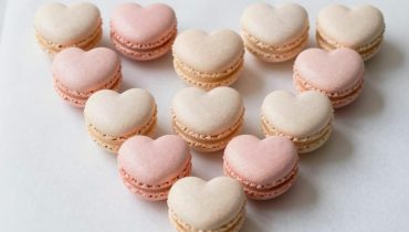 Heart-shaped macarons: the two-stroke technique that replaces expensive templates Heart-shaped macarons: the two-stroke technique that replaces expensive templates
