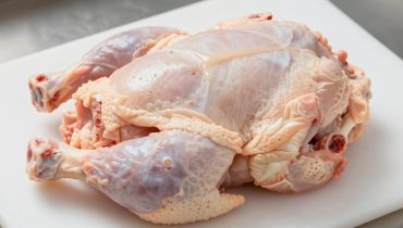 Blackened chicken bones after cooking: here’s why it’s safe and how to recognize it