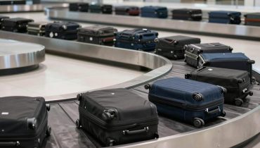 Airport luggage: why decorative ribbons slow down automated sorting and risk losing your suitcase
