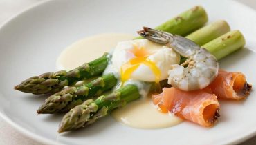 Asparagus with smoked salmon and poached egg: how to succeed with this gourmet starter in 20 minutes