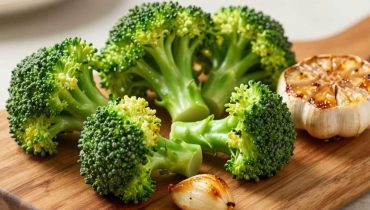 Creamy Broccoli and Roasted Garlic Soup: How a Lactose-Free Dish Naturally Soothes Your Digestive System