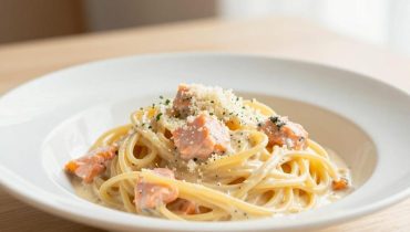 Smoked salmon spaghetti carbonara: the creamy recipe ready in 15 minutes that transforms the Italian classic