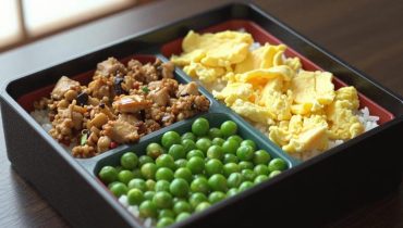 Soboro Don: the Japanese technique of multiple chopsticks that transforms ground chicken into perfect crumbs