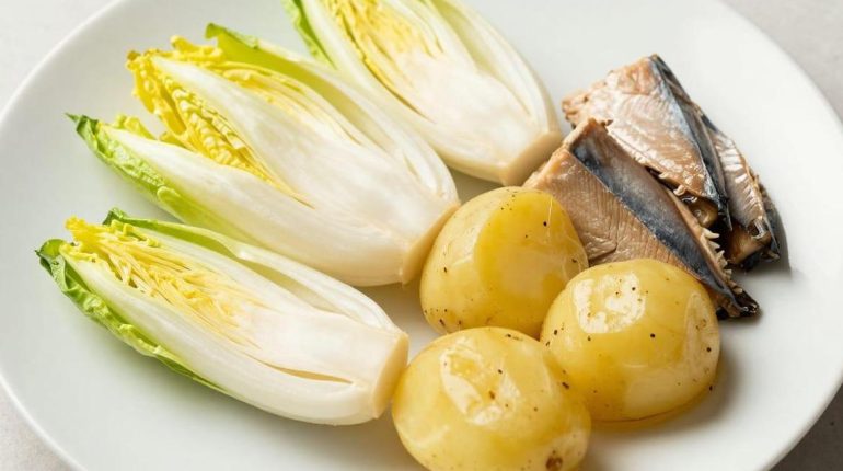 Complete salad in 15 minutes: how endives, potatoes, and tuna create a balanced dish that keeps for 24h