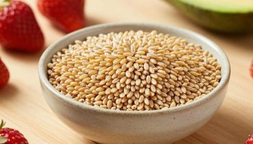 Farro, strawberries, and avocado: the complete salad that replaces a meal without complex cooking Farro, strawberries, and avocado: the complete salad that replaces a meal without complex cooking